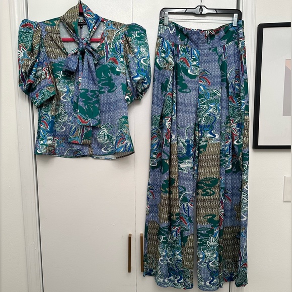 2 Piece Pleated Pants and Button Down Shirt with Tie - Picture 3 of 10